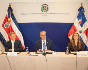 Presidente destaca crecimiento económico y clima favorable para negocios en República Dominicana