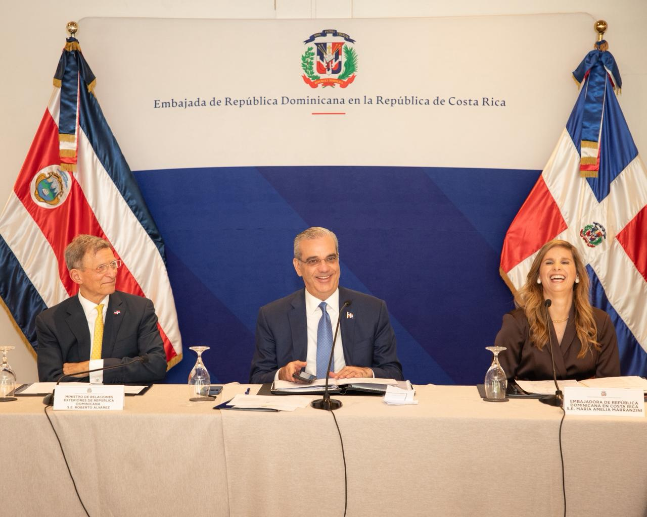 Presidente destaca crecimiento económico y clima favorable para negocios en República Dominicana