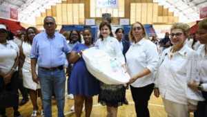 Gobierno entrega ayudas y artículos del hogar en celebración del Día de las Madres