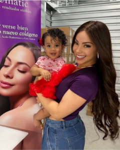La Materialista celebra el Día de las Madres junto a su hija y el éxito de su marca de bienestar