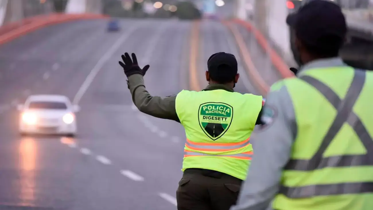 Incidente entre agentes de la DIGESETT y repartidor genera debate en redes sociales