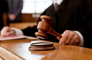Tribunal de Santiago condena a dos hombres por homicidio y les impone penas de 20 y 10 años de prisión