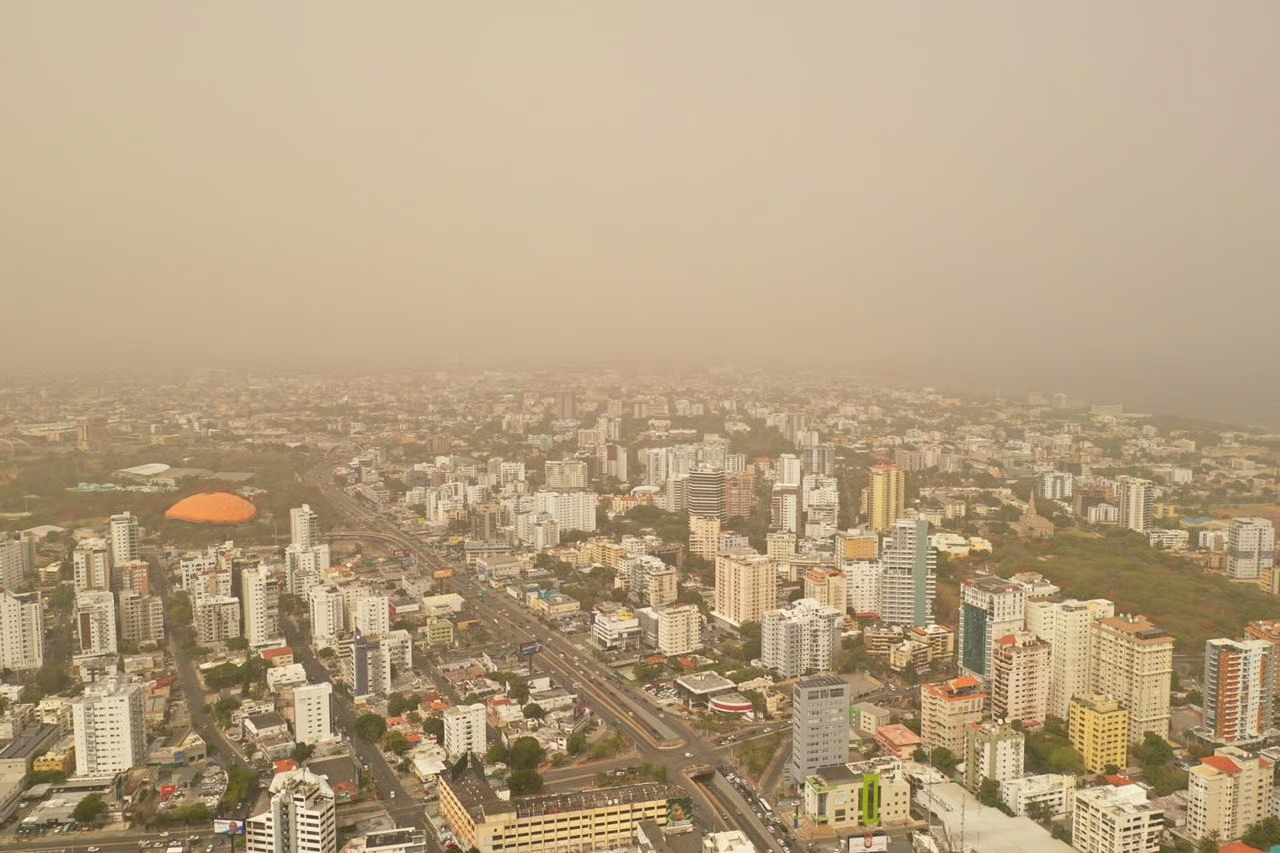 Polvo del Sahara continuará afectando el clima en gran parte del país este martes