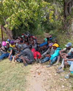 Ejército detiene a 35 ciudadanos haitianos indocumentados en zona montañosa de San Juan