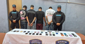 Desmantelan presunta red dedicada a comercializar celulares robados en el Distrito Nacional