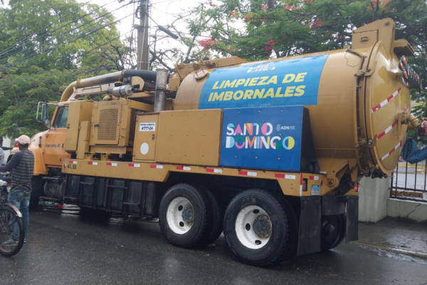 Alcaldía del Distrito Nacional continúa limpieza preventiva de filtrantes e imbornales