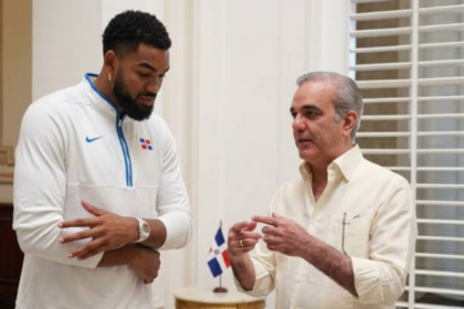 PRESIDENTE ABINADER FELICITA A KARL-ANTHONY TOWNS TRAS CONQUISTAR CAMPEONATO DE LA NBA