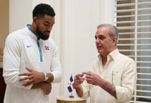 PRESIDENTE ABINADER FELICITA A KARL-ANTHONY TOWNS TRAS CONQUISTAR CAMPEONATO DE LA NBA