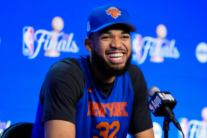 Karl-Anthony Towns desata la euforia en el desfile de los New York Knicks tras histórica celebración