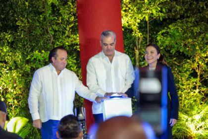 ABINADER Y CAROLINA INAUGURAN PARQUE DEPORTIVO PASEO 30 DE MAYO