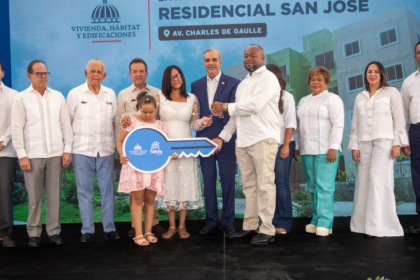 Abinader entrega 700 apartamentos del Plan Familia Feliz en Santo Domingo Norte