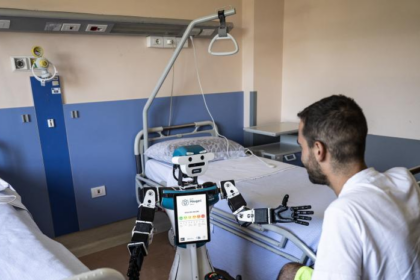 UN HOSPITAL DE MILÁN PONE A PRUEBA UN ROBOT QUE PROMETE LIBERAR TIEMPO AL PERSONAL SANITARIO