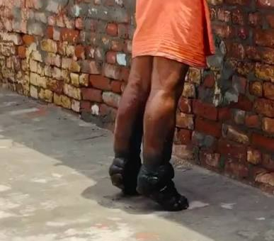 Dulal Giri Ji Maharaj se vuelve viral por su extrema práctica de devoción en India