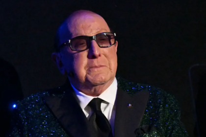Muere Clive Davis a los 94 años, el visionario ejecutivo que transformó la industria musical
