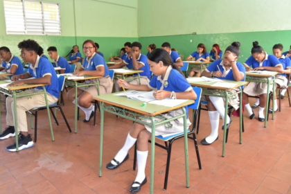 Más de 111 mil estudiantes inician las Pruebas Nacionales 2026 en todo el país