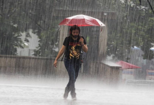 Onda tropical y vaguada provocarán aguaceros y tormentas este miércoles