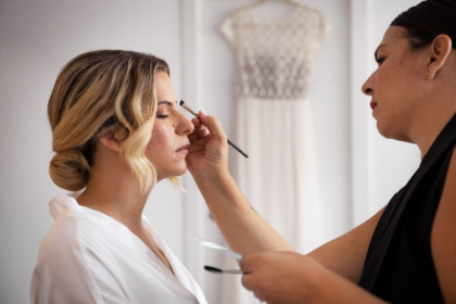 Celebran el talento y la creatividad de los maquilladores en su día