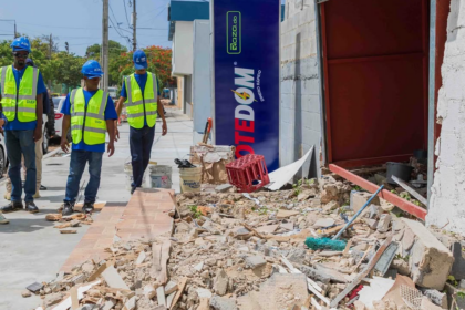 Alcaldía del Distrito Nacional desmantela bancas de apuestas por ocupación ilegal de aceras