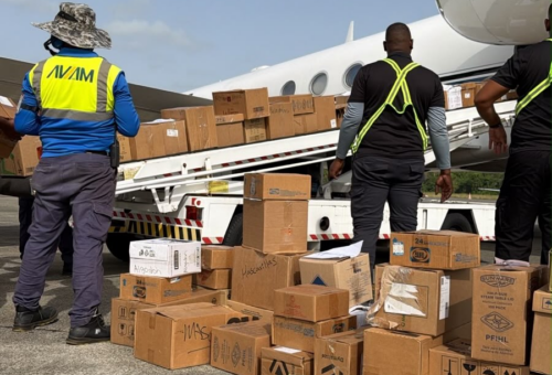 Primer avión con ayuda humanitaria parte hacia Venezuela tras los terremotos