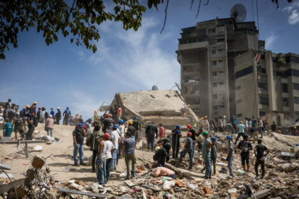 Gobierno de Venezuela eleva a 920 los fallecidos por los terremotos