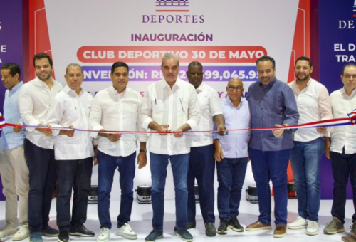 Abinader entrega el techado del Club Deportivo 30 de Mayo y cumple una promesa esperada durante 50 años
