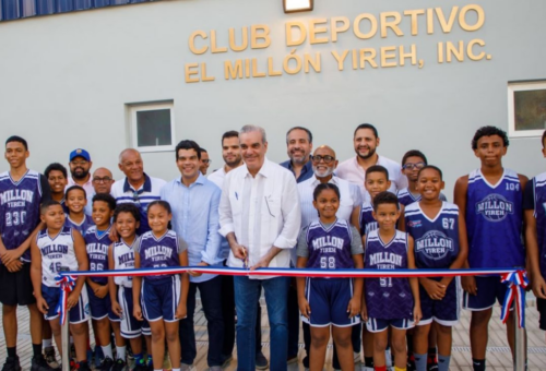 Abinader entrega el renovado Club Deportivo El Millón Yireh tras seis meses de trabajos