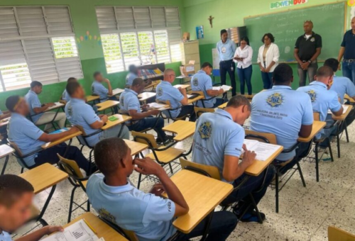 Reclusos de 30 centros penitenciarios realizan Pruebas Nacionales 2025-2026