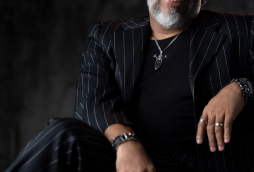 Chichí Peralta será exaltado por la Academia Latina de la Grabación, Latin GRAMMY, en reconocimiento a su excelencia musical