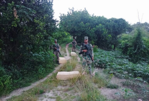 Militares del ERD incautan 47,600 cigarrillos de contrabando en operativo en Loma de Cabrera.