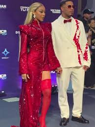 La Perversa y Michael Flores deslumbran en la alfombra de Premios Tu Música Urbana
