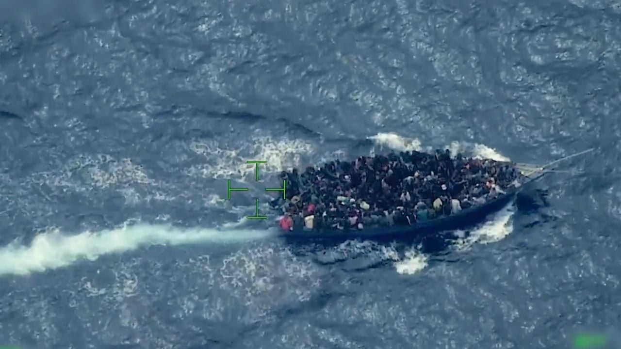 Rescatan a 240 migrantes haitianos en el Caribe tras quedar a bordo de una embarcación sobrecargada