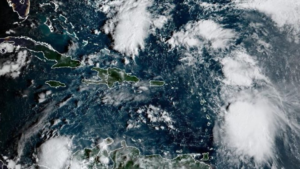 Meteorología mantiene vigilancia: vaguada y onda tropical incrementarán las lluvias