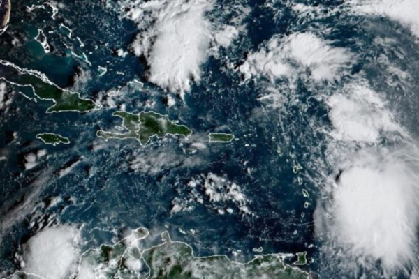 Meteorología mantiene vigilancia: vaguada y onda tropical incrementarán las lluvias