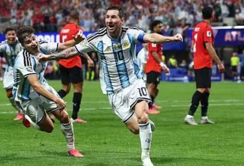 Messi lidera una remontada épica y clasifica a Argentina