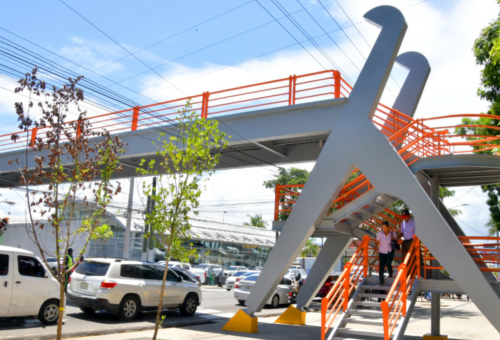 Después de 20 años abandonado, vuelve a operar puente peatonal de la Ortega y Gasset