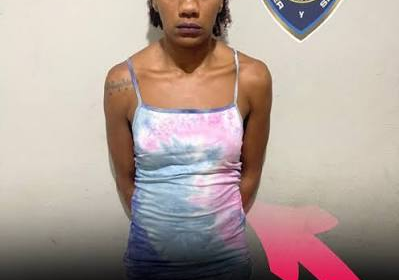Arrestan a mujer acusada de sustraer más de RD$1.1 millones de un vehículo en Santiago