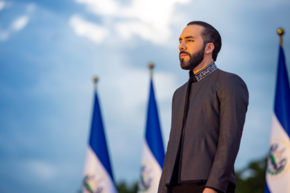 Bukele defiende la reelección indefinida y respalda su aspiración a un tercer mandato
