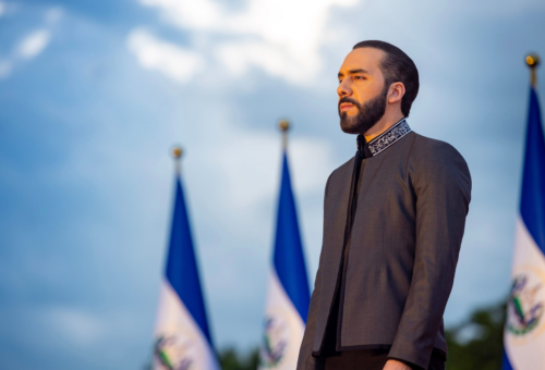 Bukele defiende la reelección indefinida y respalda su aspiración a un tercer mandato