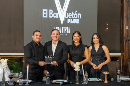 Banquetón Plus reúne a cientos de jóvenes en exitoso conversatorio con Jean Luis Rodríguez