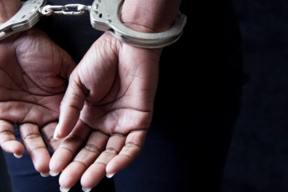 Arrestan a mujer por caso de hombre ultimado tras presunto robo de naranjas en Navarrete