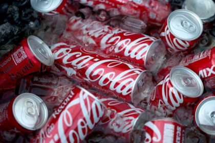 Coca-Cola aumenta sus ganancias y mejora sus proyecciones para 2026 tras fuerte crecimiento en ventas