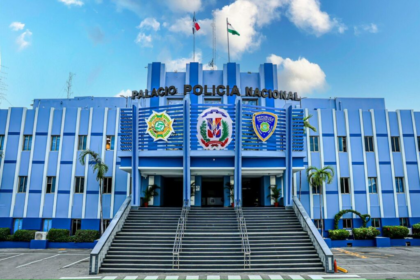 Policía emite alerta migratoria contra “El Barbero” por caso de procedimiento estético