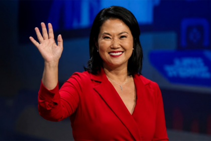 Keiko Fujimori reacciona tras ser proclamada presidenta electa de Perú