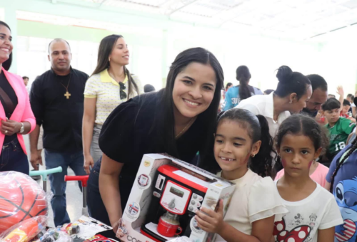 Más de 500 juguetes fueron entregados a niños durante campamento IATESA 2026