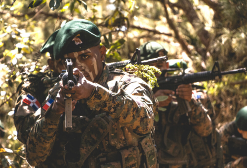 Ejército intercepta dos vehículos con haitianos indocumentados en el Cibao