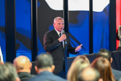 Leonardo Aguilera felicita a los atletas dominicanos por histórica actuación en Santo Domingo 2026