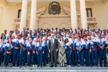 Abinader anuncia más incentivos para atletas medallistas de Santo Domingo 2026