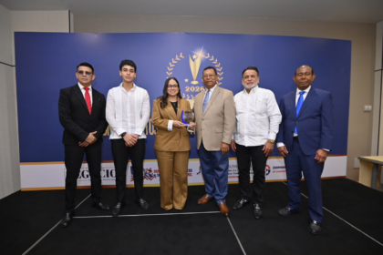 Restaurante ‘Amigos’ es reconocido por sus cuatro décadas de excelencia en el sector gastronómico