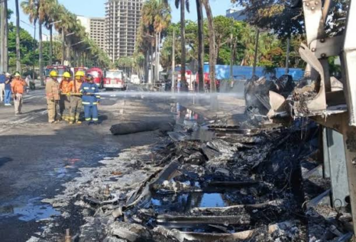 Dos personas mueren tras incendiarse camión tanquero en el Malecón