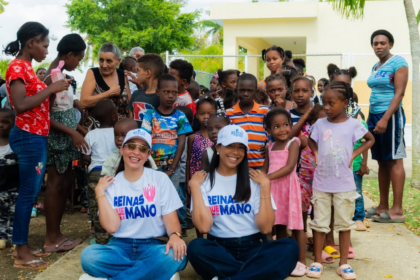 Reinas de Todo impacta a más de 300 niños en su segunda jornada de entrega de útiles escolares en San Pedro de Macorís